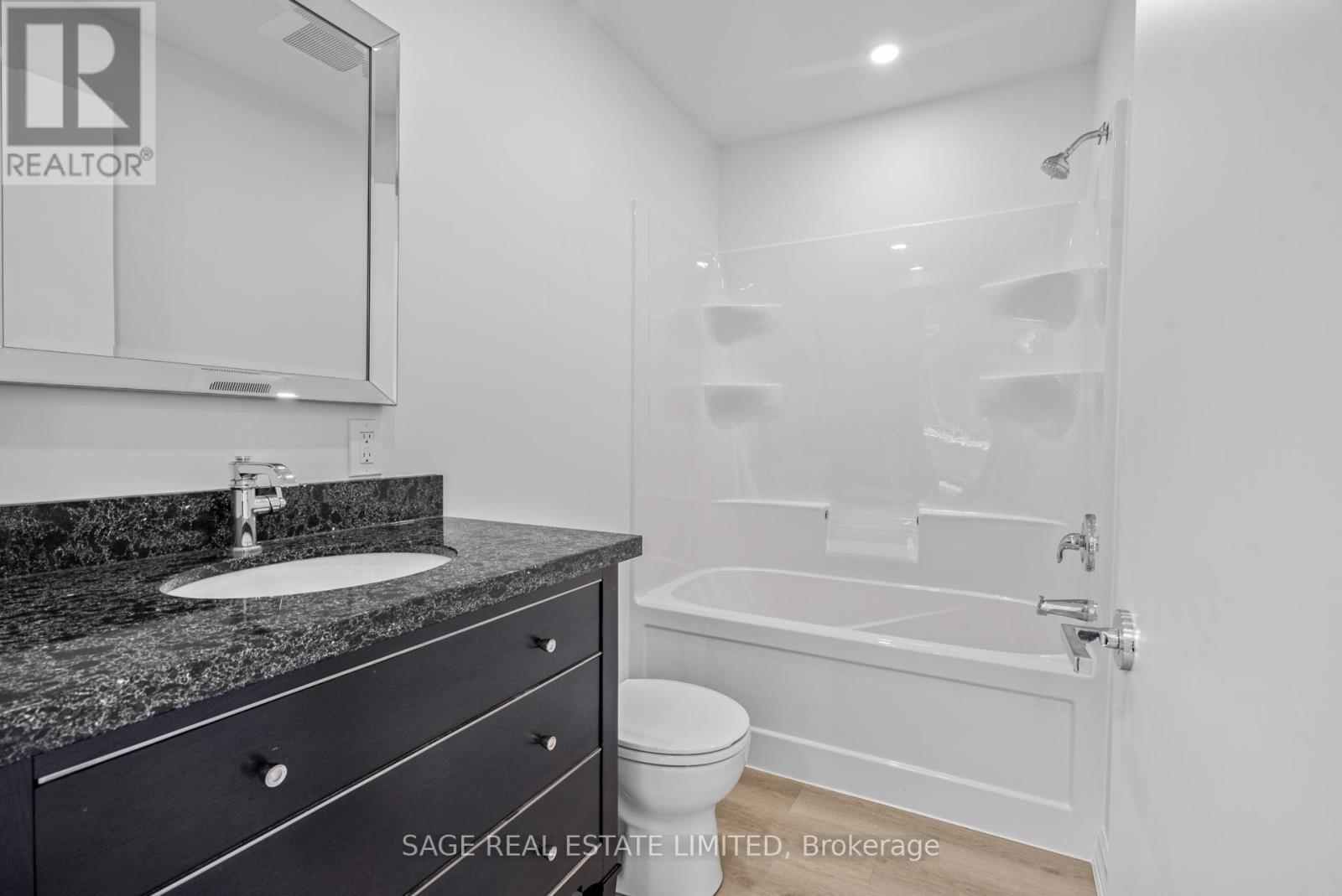 25 Chamberlain Avenue, Toronto, Ontario  M6E 4J7 - Photo 22 - W12060106
