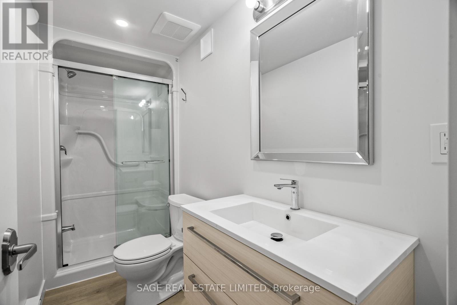 25 Chamberlain Avenue, Toronto, Ontario  M6E 4J7 - Photo 39 - W12060106