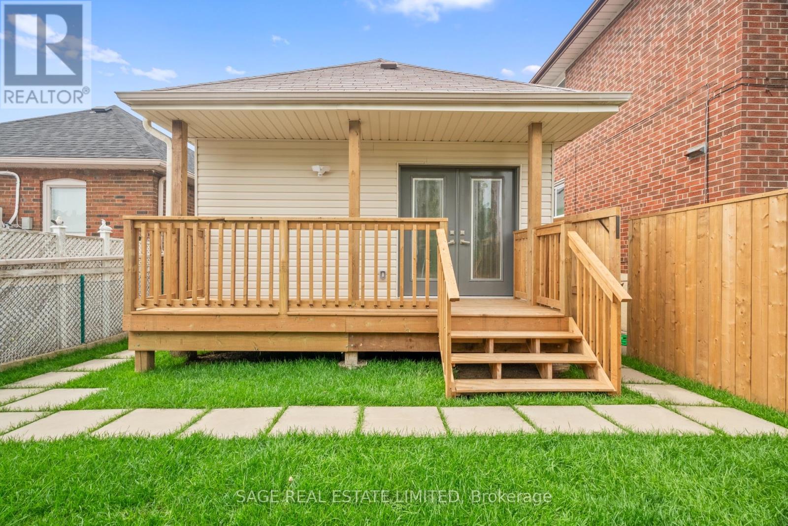 25 Chamberlain Avenue, Toronto, Ontario  M6E 4J7 - Photo 44 - W12060106