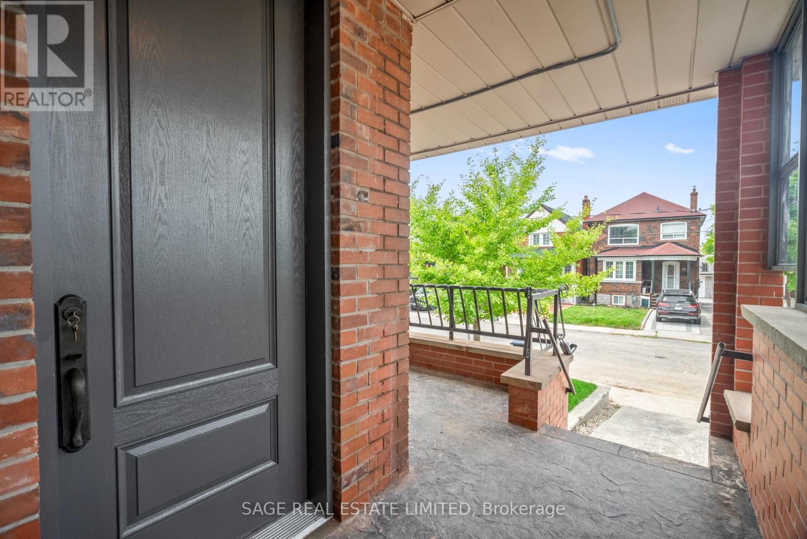 25 Chamberlain Avenue, Toronto, Ontario  M6E 4J7 - Photo 7 - W12060106