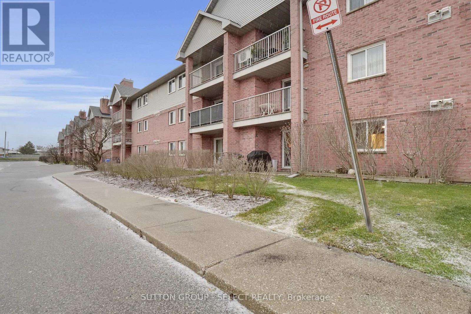 Photo 17 of 18 for 86 - 130 Conway Drive E