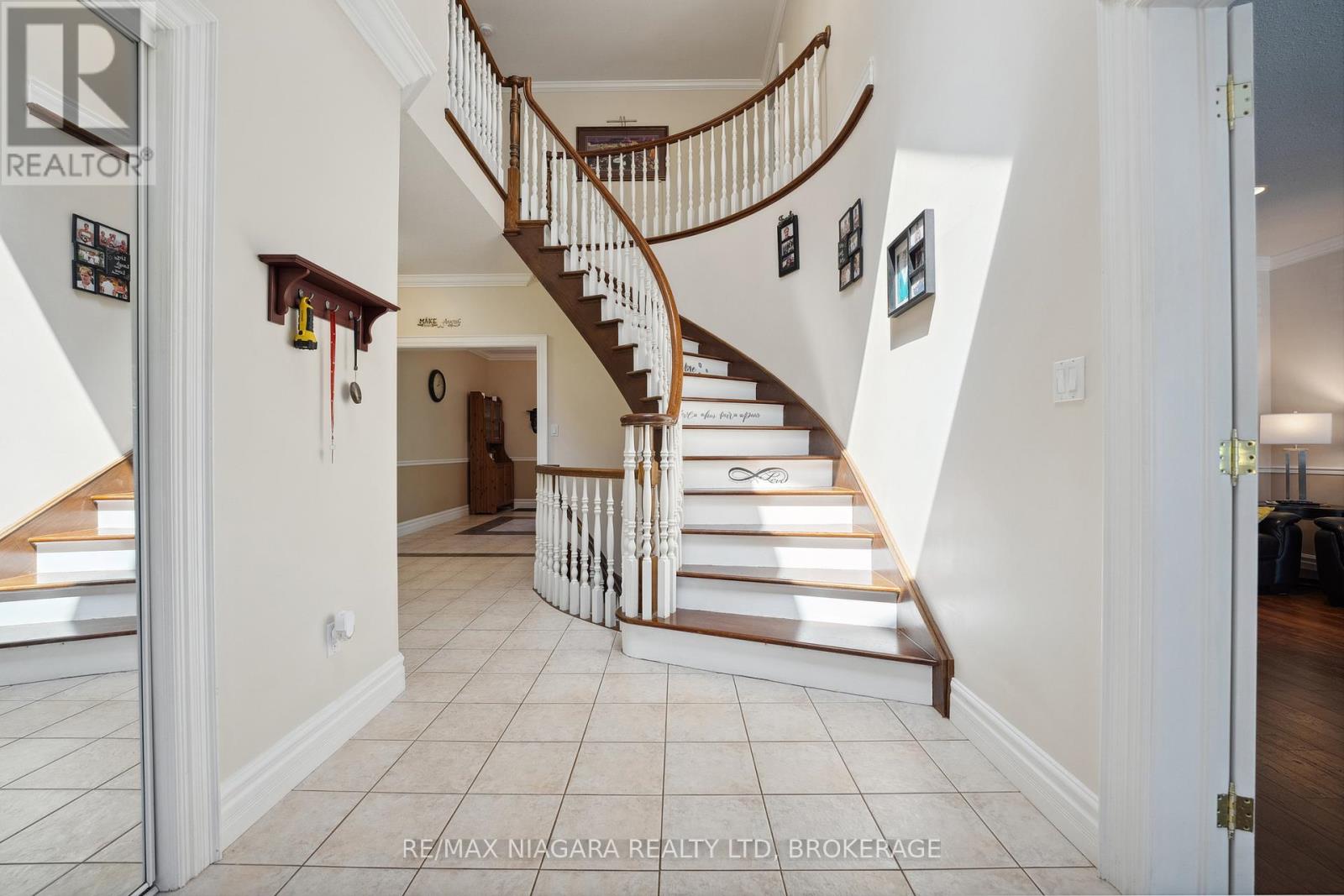 Property at 1673 ST. PAUL STREET W image 2