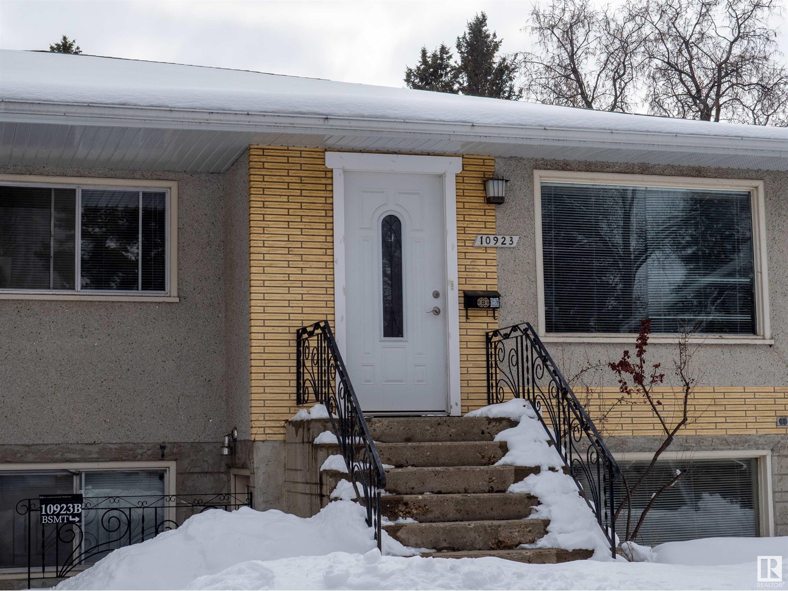 Property at 10921 - 10923 68 AV NW image 3