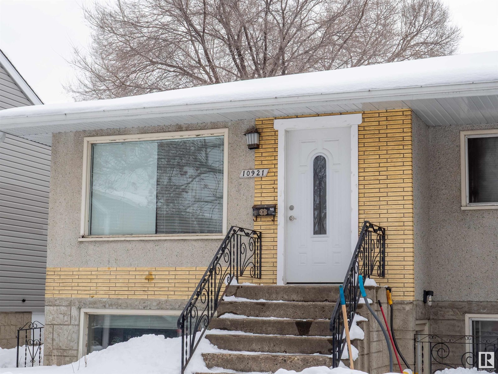 Property at 10921 - 10923 68 AV NW image 2
