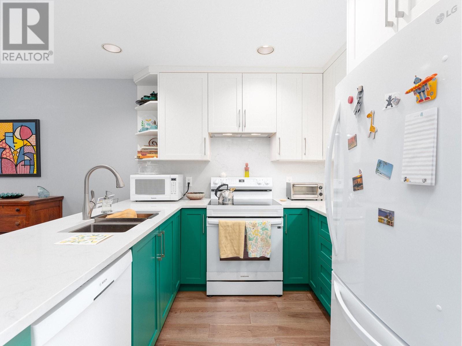 Property at 3375 FIELDSTONE AVENUE image 5