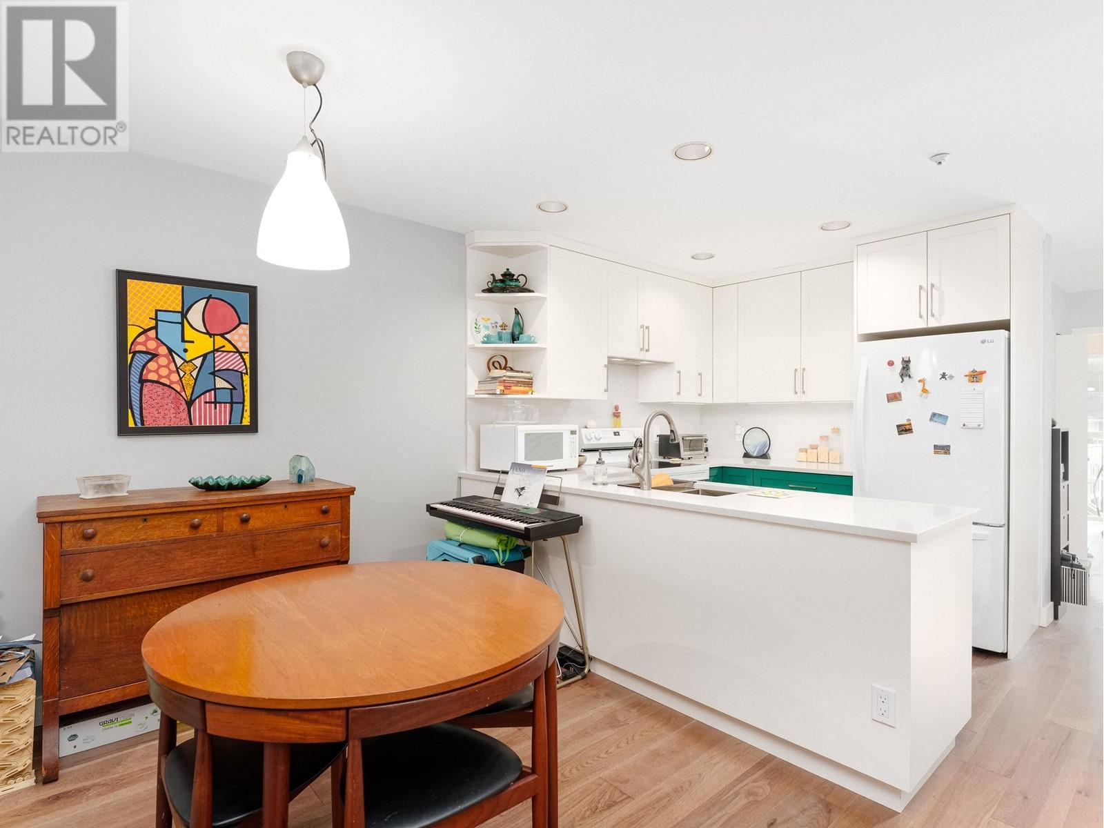 Property at 3375 FIELDSTONE AVENUE image 4