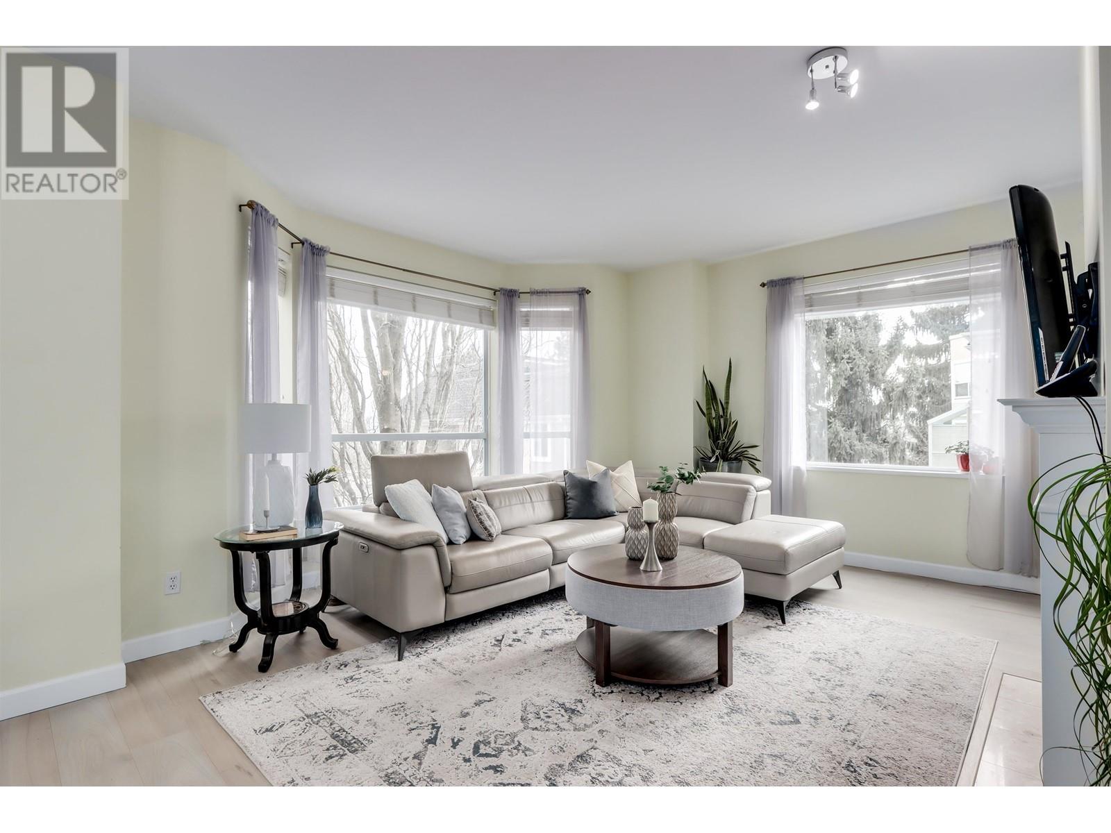 Property at 16 5262 OAKMOUNT CRESCENT image 2