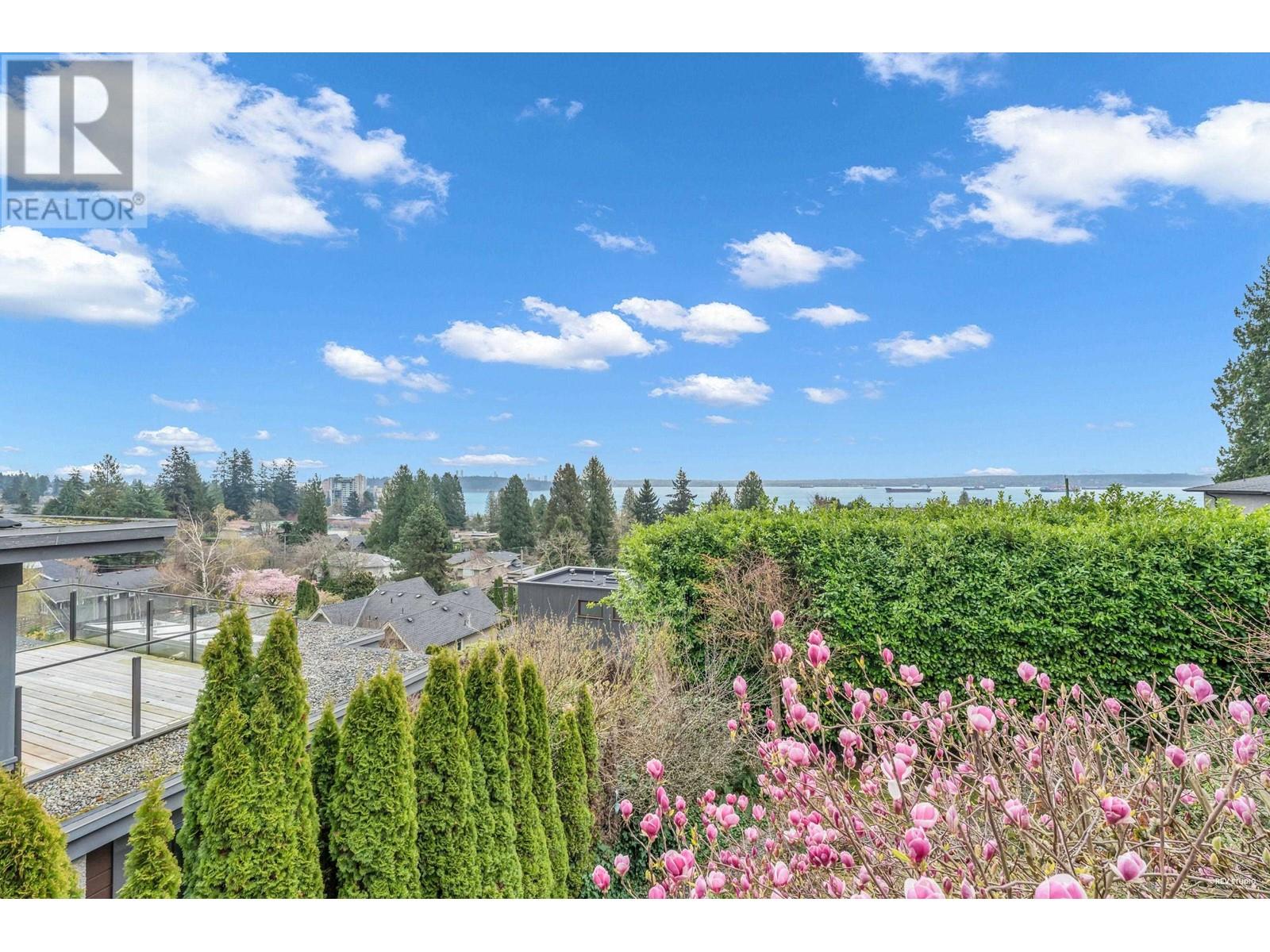 Property at 2558 MATHERS AVENUE image 3