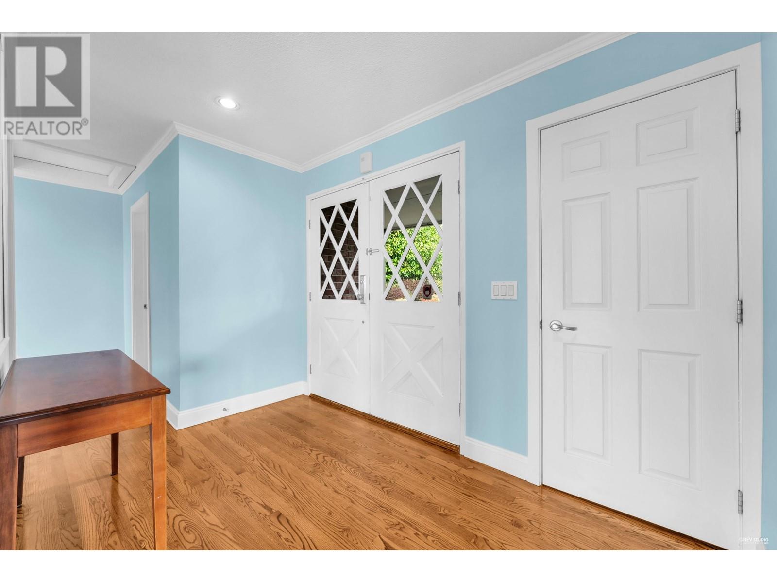 Property at 2558 MATHERS AVENUE image 4
