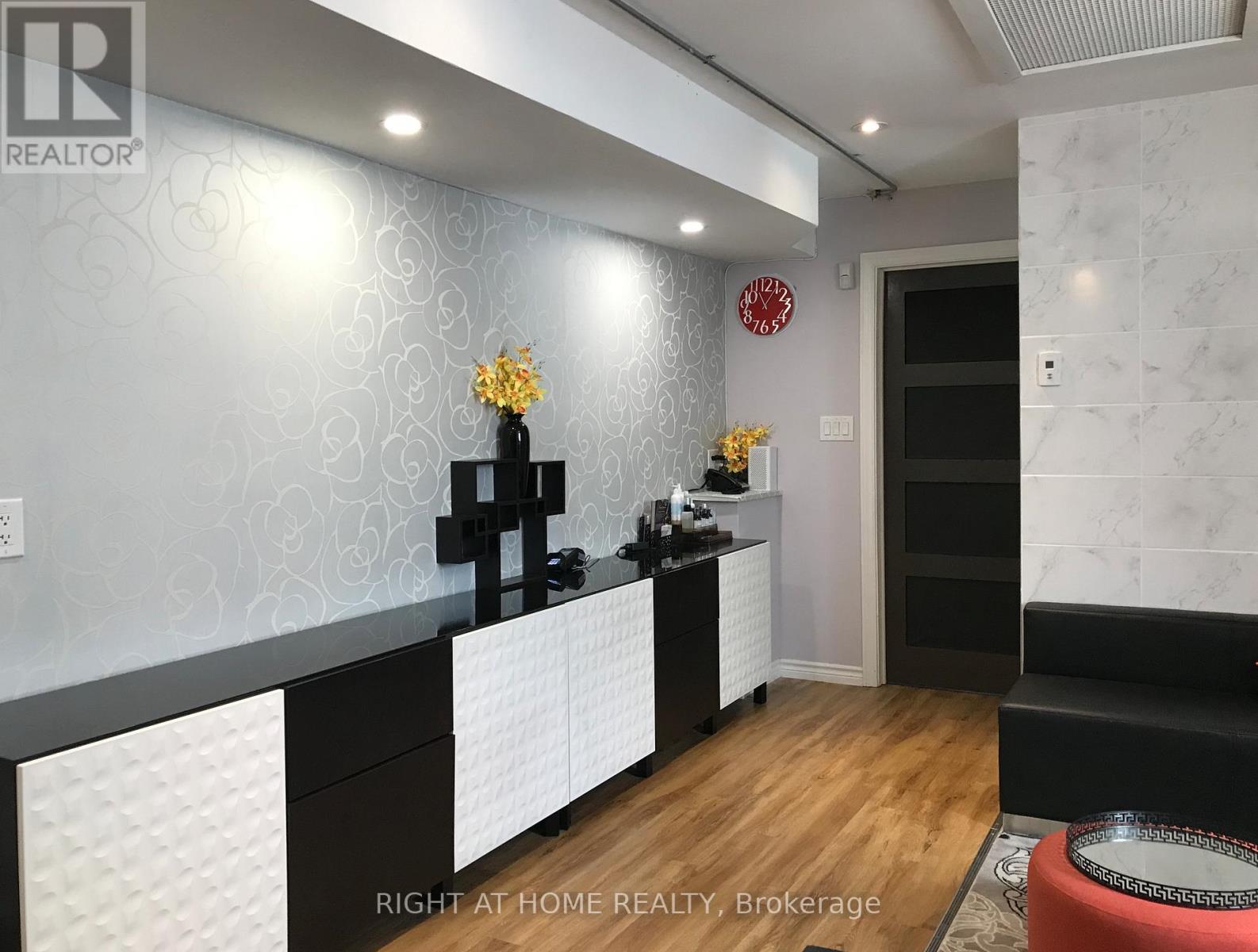 3rd Floor - 106 Cumberland Street, Toronto, Ontario  M5R 1A6 - Photo 4 - C12060215