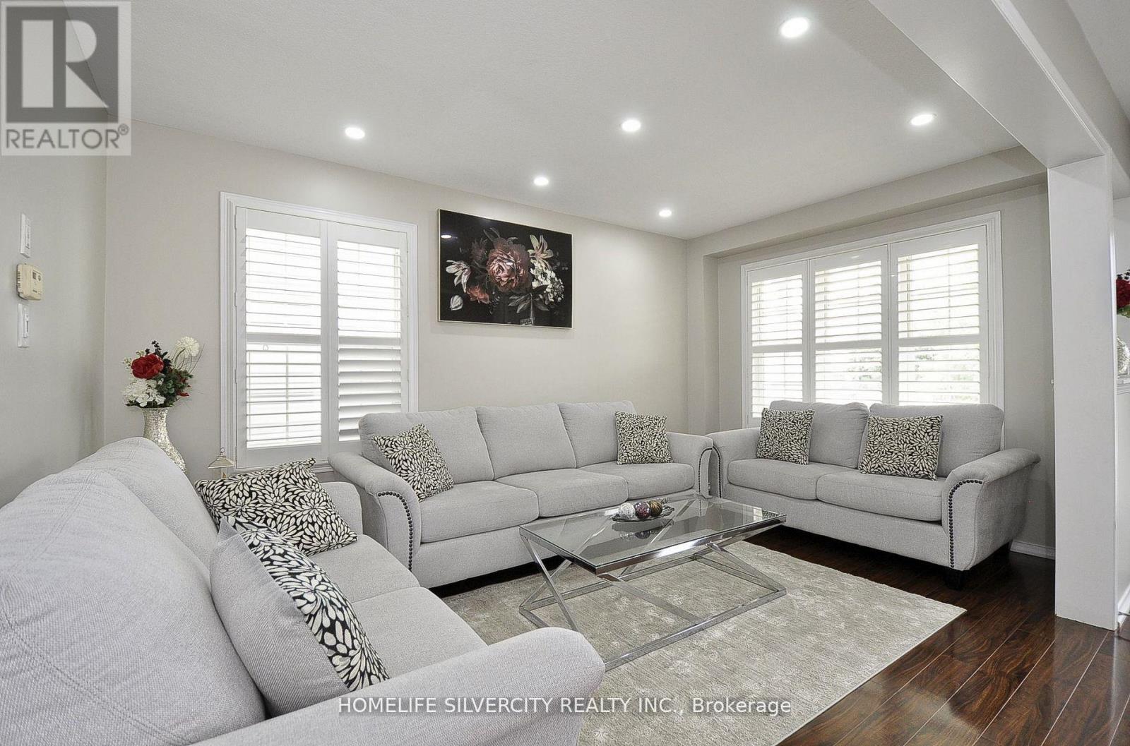 Property at 178 HUNTER WAY image 4