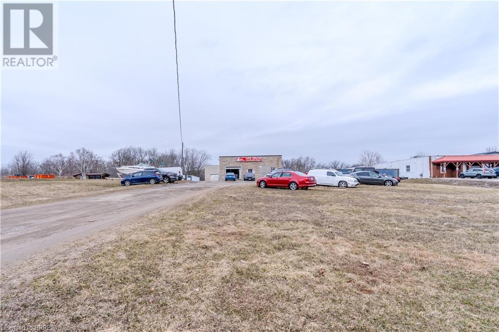 663 Colborne Street W, Brantford, Ontario  N3T 5L5 - Photo 3 - 40701432
