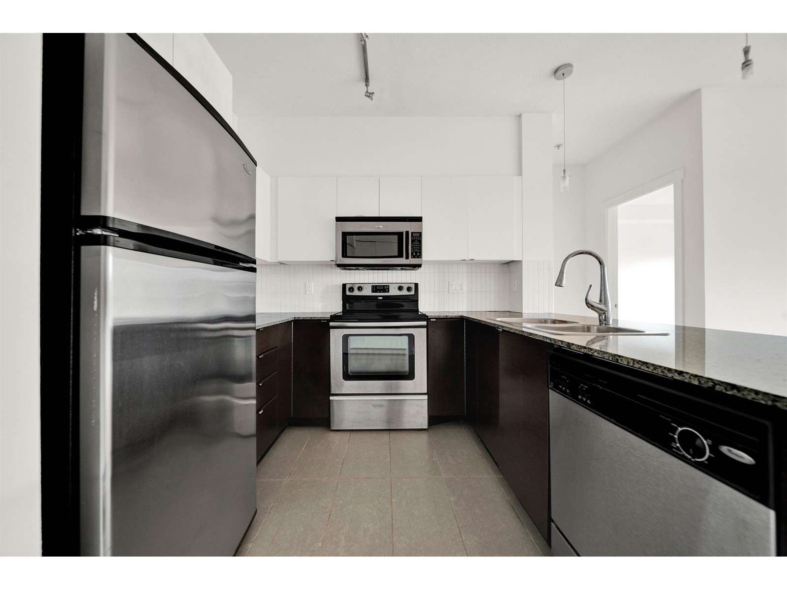 437 13733 107a Avenue, Surrey, British Columbia  V3T 0B7 - Photo 5 - R2985672