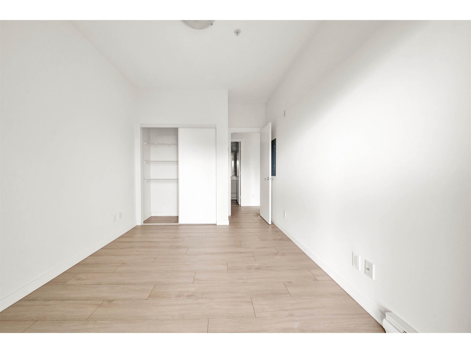 437 13733 107a Avenue, Surrey, British Columbia  V3T 0B7 - Photo 4 - R2985672