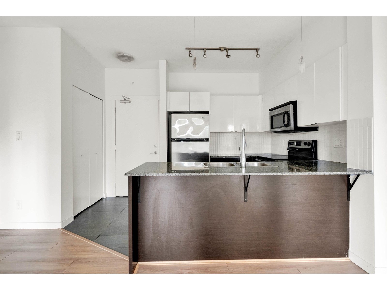 437 13733 107a Avenue, Surrey, British Columbia  V3T 0B7 - Photo 6 - R2985672