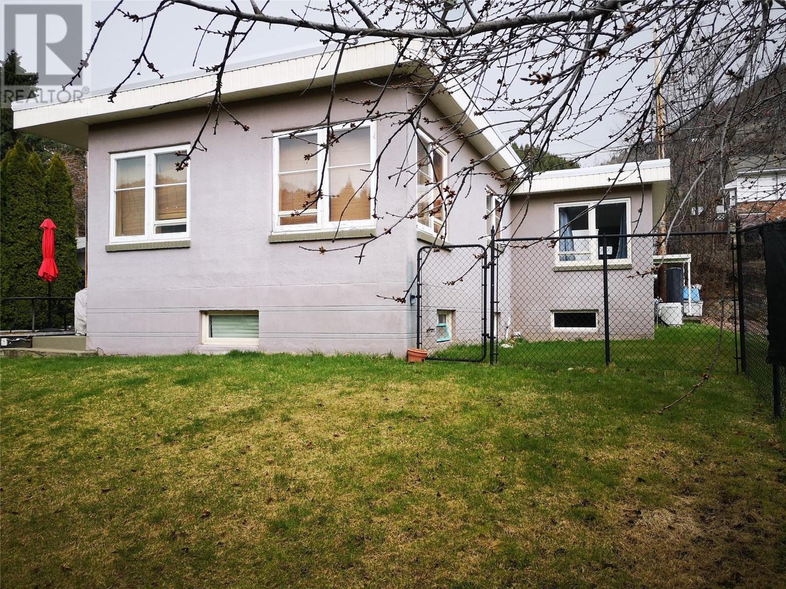 3300 Dahlia Crescent, Trail, British Columbia  V1R 2X9 - Photo 14 - 10340749
