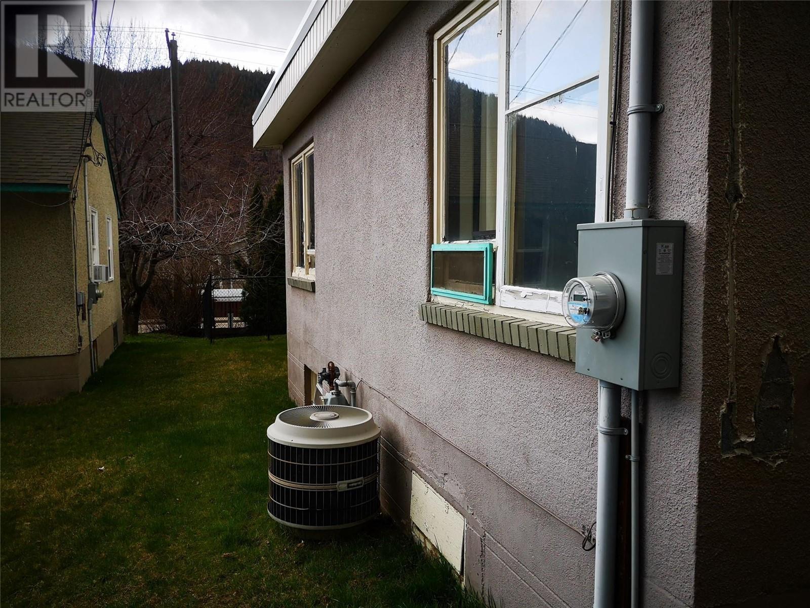 3300 Dahlia Crescent, Trail, British Columbia  V1R 2X9 - Photo 15 - 10340749