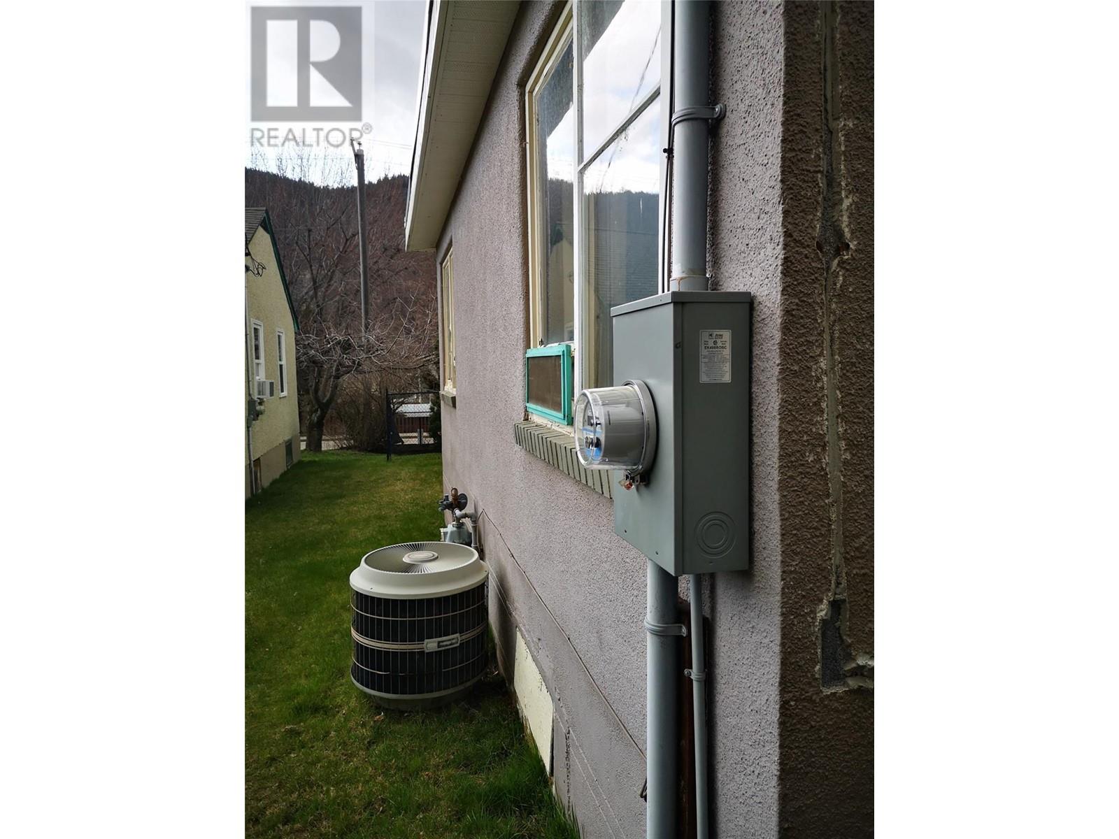 3300 Dahlia Crescent, Trail, British Columbia  V1R 2X9 - Photo 17 - 10340749
