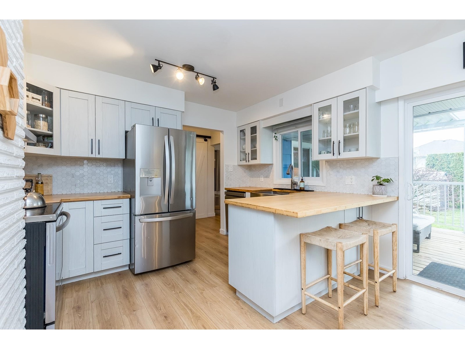 35042 Henry Avenue, Mission, British Columbia  V2V 6S5 - Photo 8 - R2985252