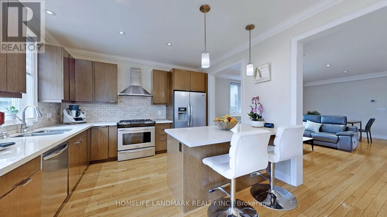64 Forest Avenue, Mississauga, Ontario  L5G 1L2 - Photo 10 - W12059618