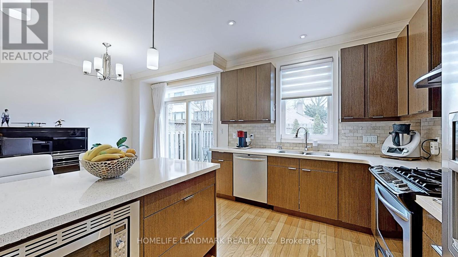 64 Forest Avenue, Mississauga, Ontario  L5G 1L2 - Photo 13 - W12059618