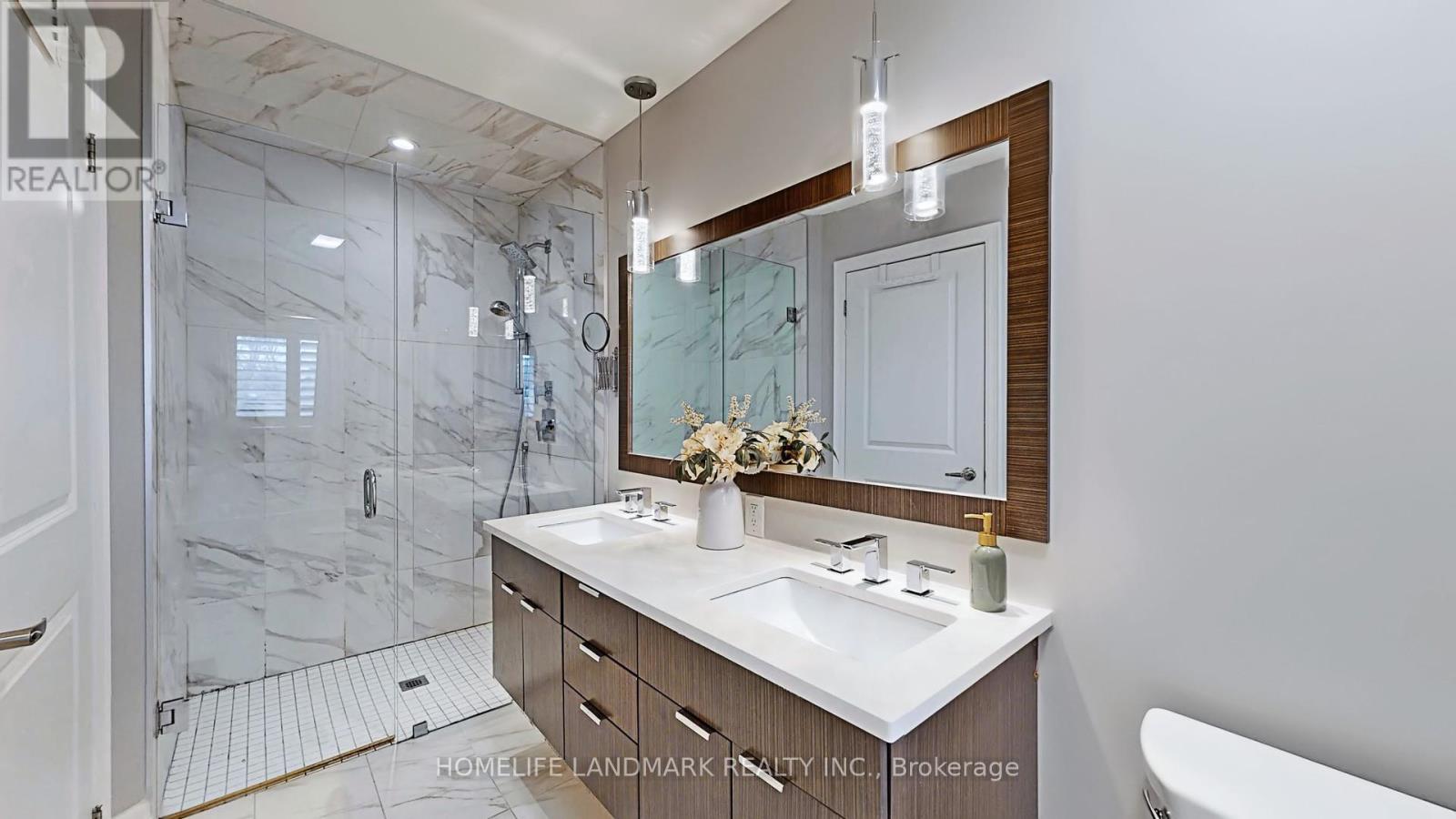 64 Forest Avenue, Mississauga, Ontario  L5G 1L2 - Photo 22 - W12059618