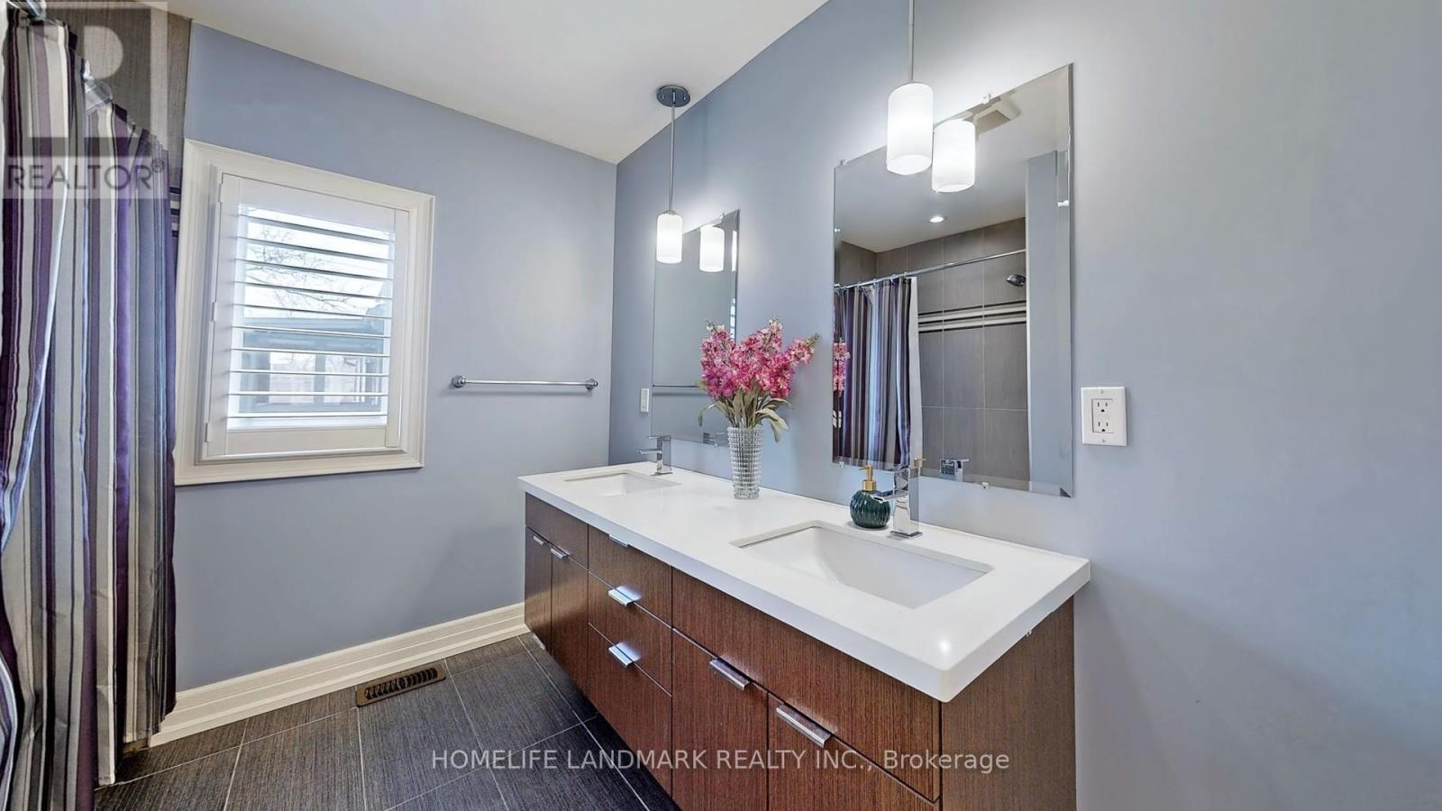 64 Forest Avenue, Mississauga, Ontario  L5G 1L2 - Photo 29 - W12059618