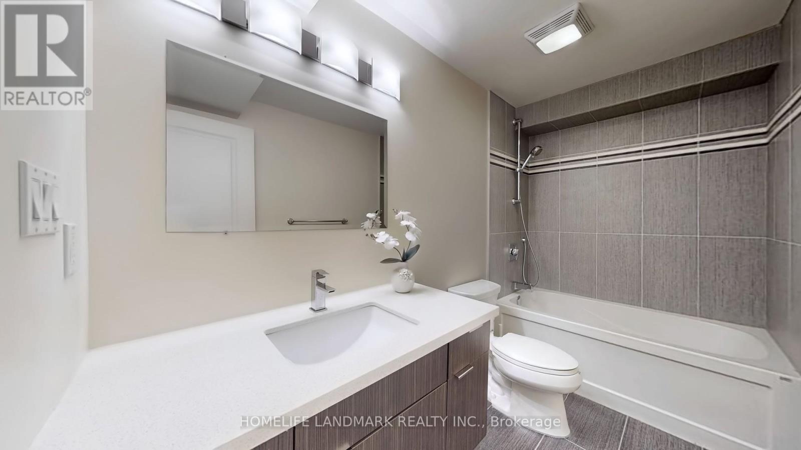 64 Forest Avenue, Mississauga, Ontario  L5G 1L2 - Photo 35 - W12059618