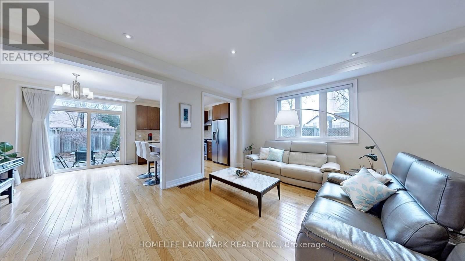 64 Forest Avenue, Mississauga, Ontario  L5G 1L2 - Photo 6 - W12059618