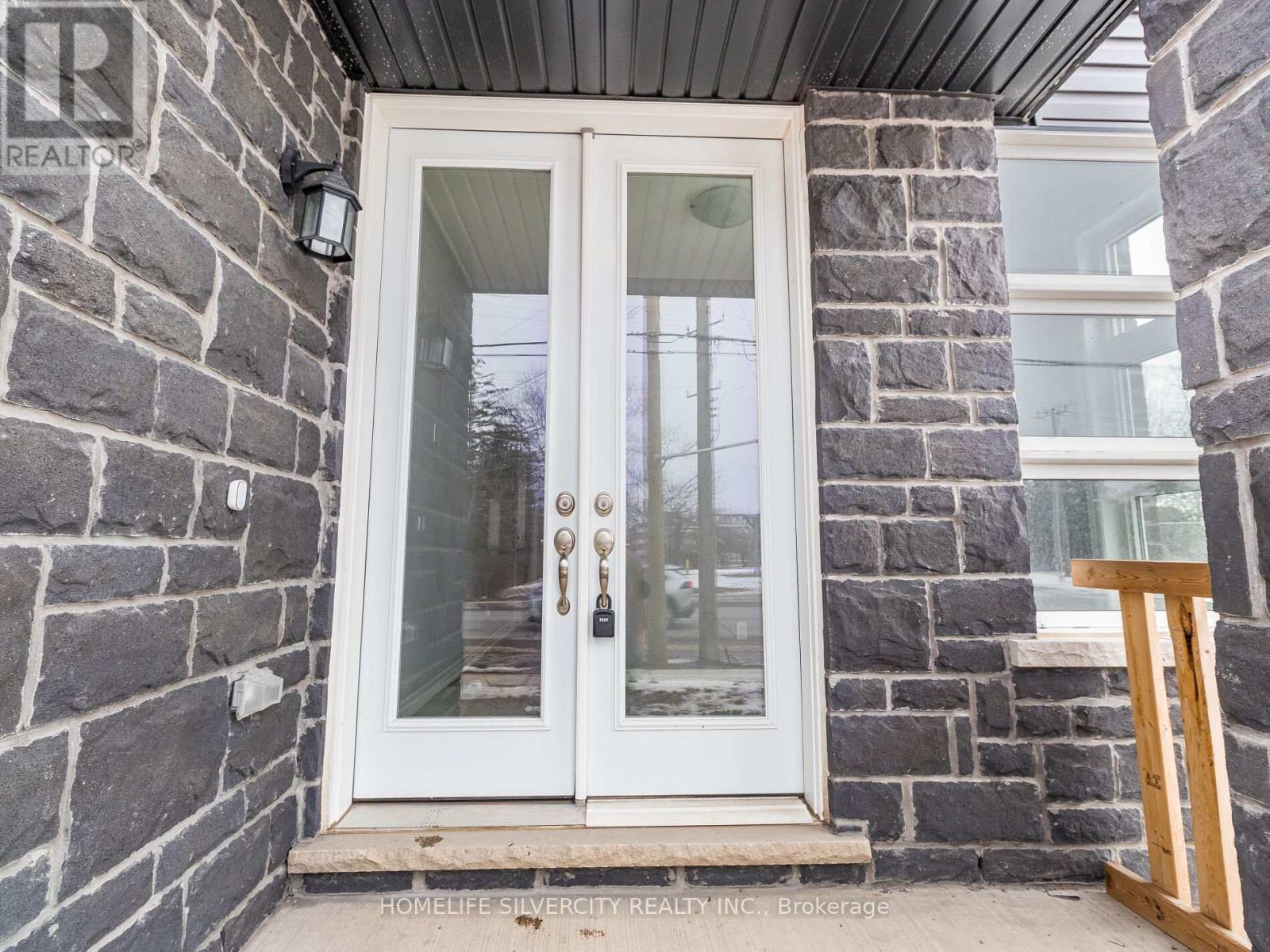 Property at 215 SOUTHWORTH STREET N image 3