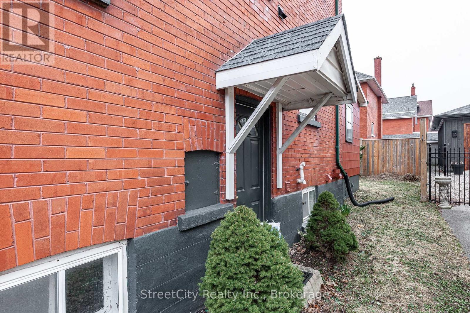 208 Birmingham Street, Stratford, Ontario  N5A 2T4 - Photo 21 - X12060316