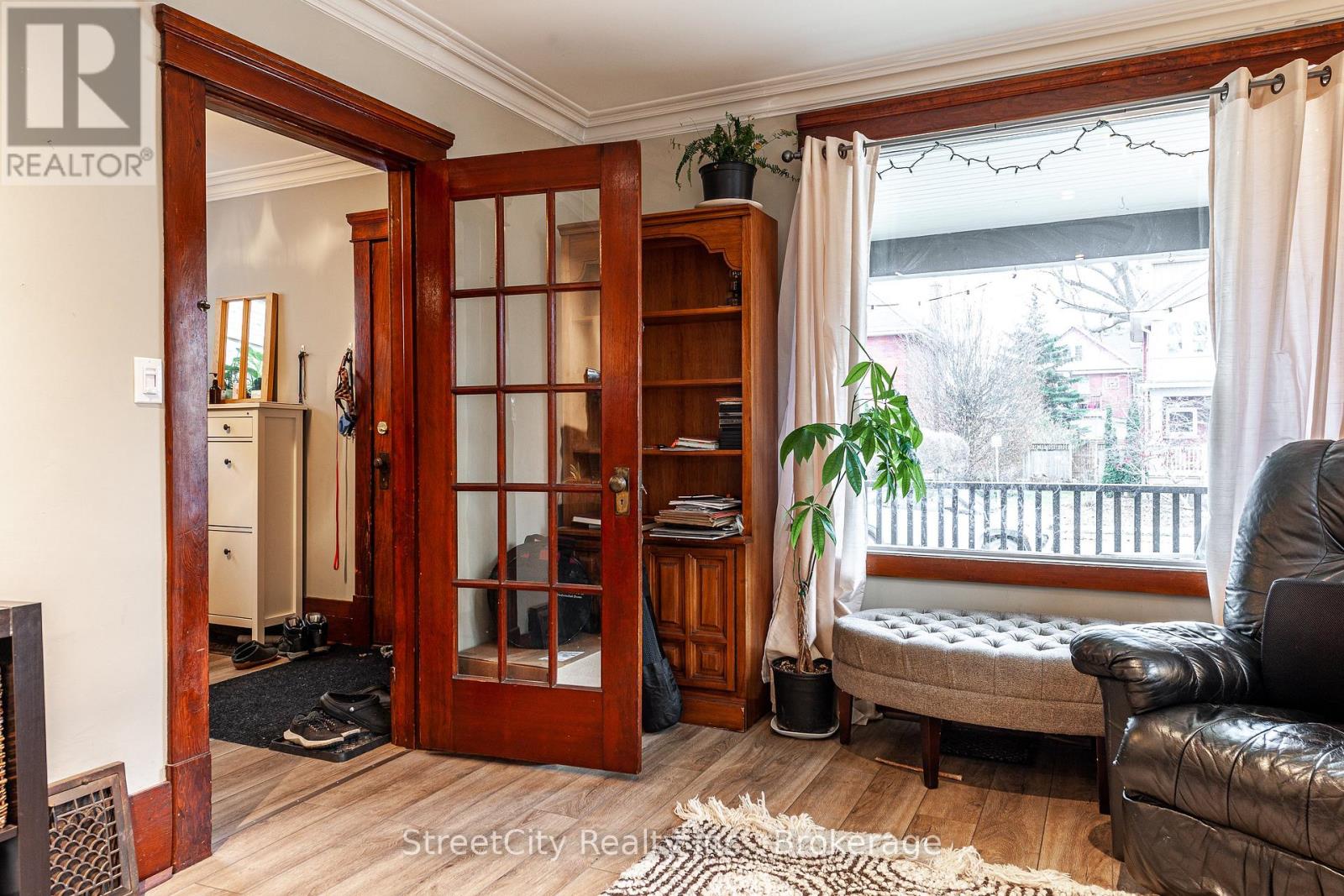 208 Birmingham Street, Stratford, Ontario  N5A 2T4 - Photo 4 - X12060316