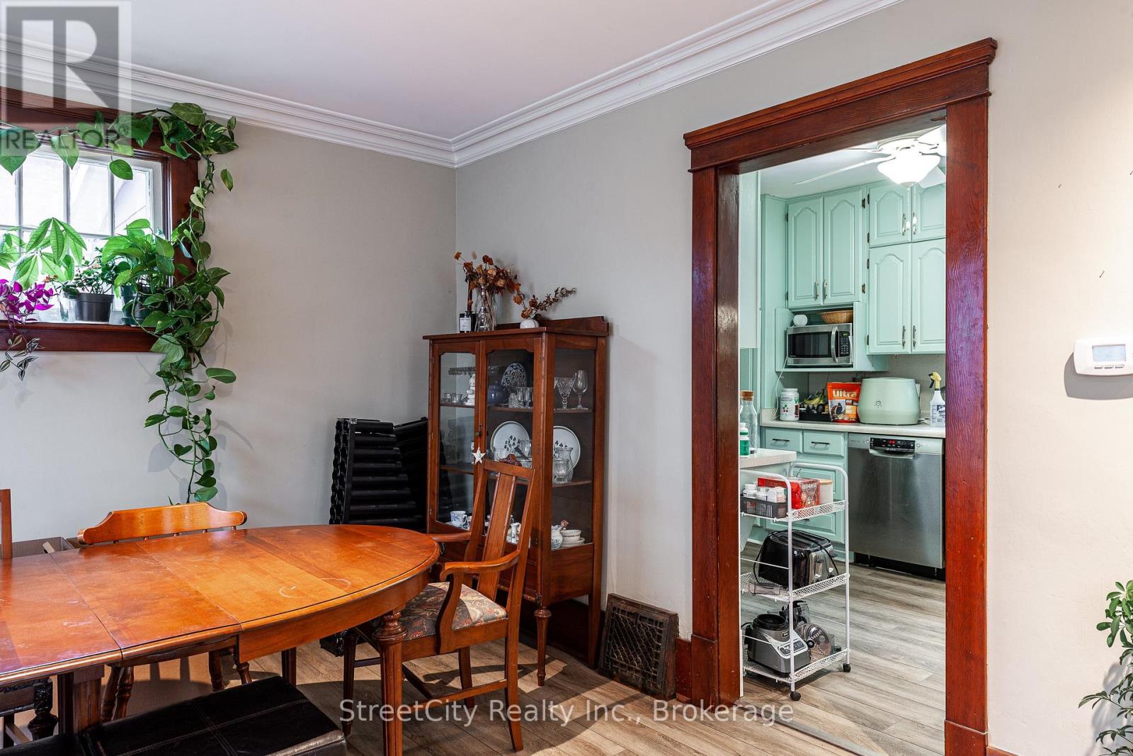 208 Birmingham Street, Stratford, Ontario  N5A 2T4 - Photo 8 - X12060316