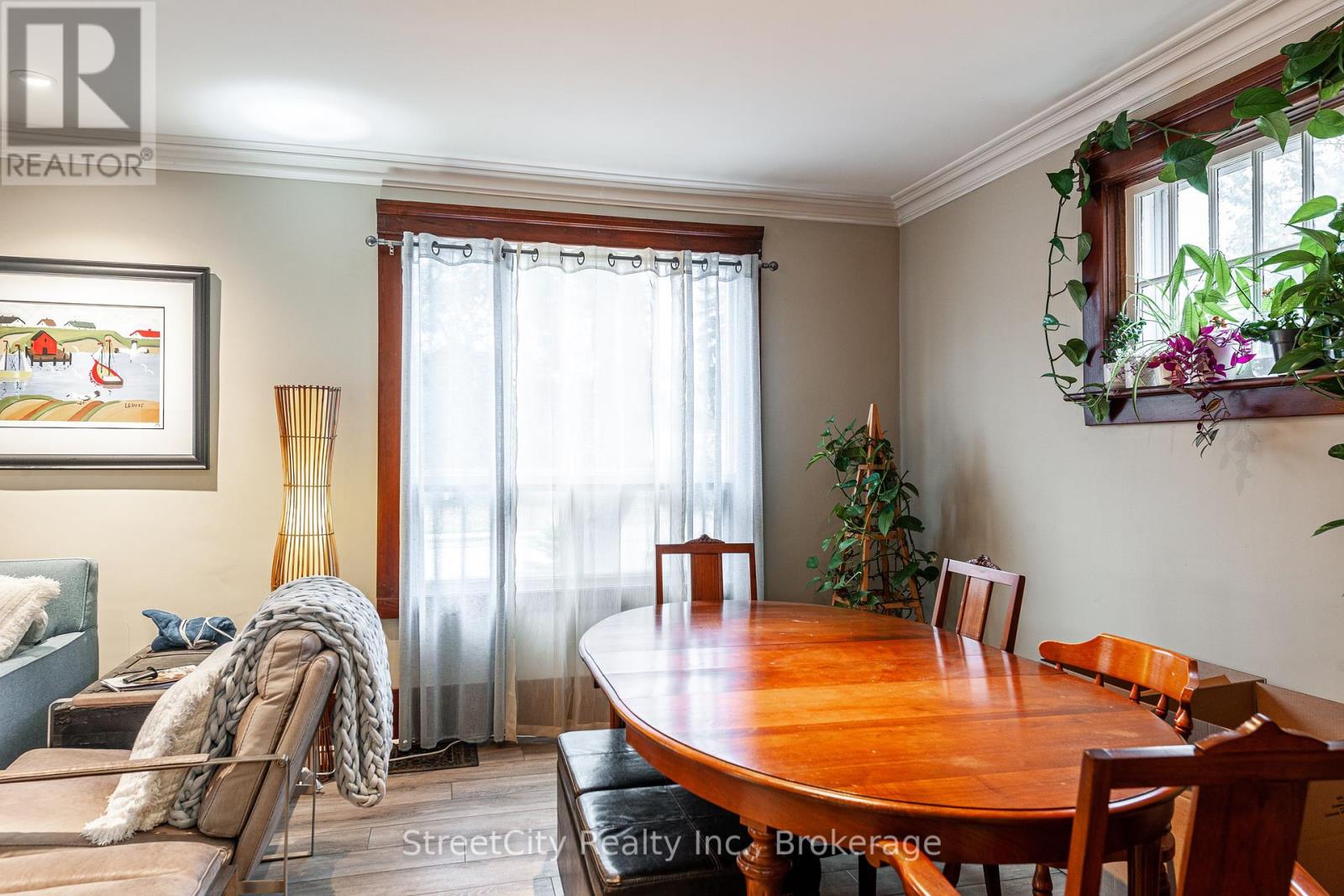 208 Birmingham Street, Stratford, Ontario  N5A 2T4 - Photo 9 - X12060316