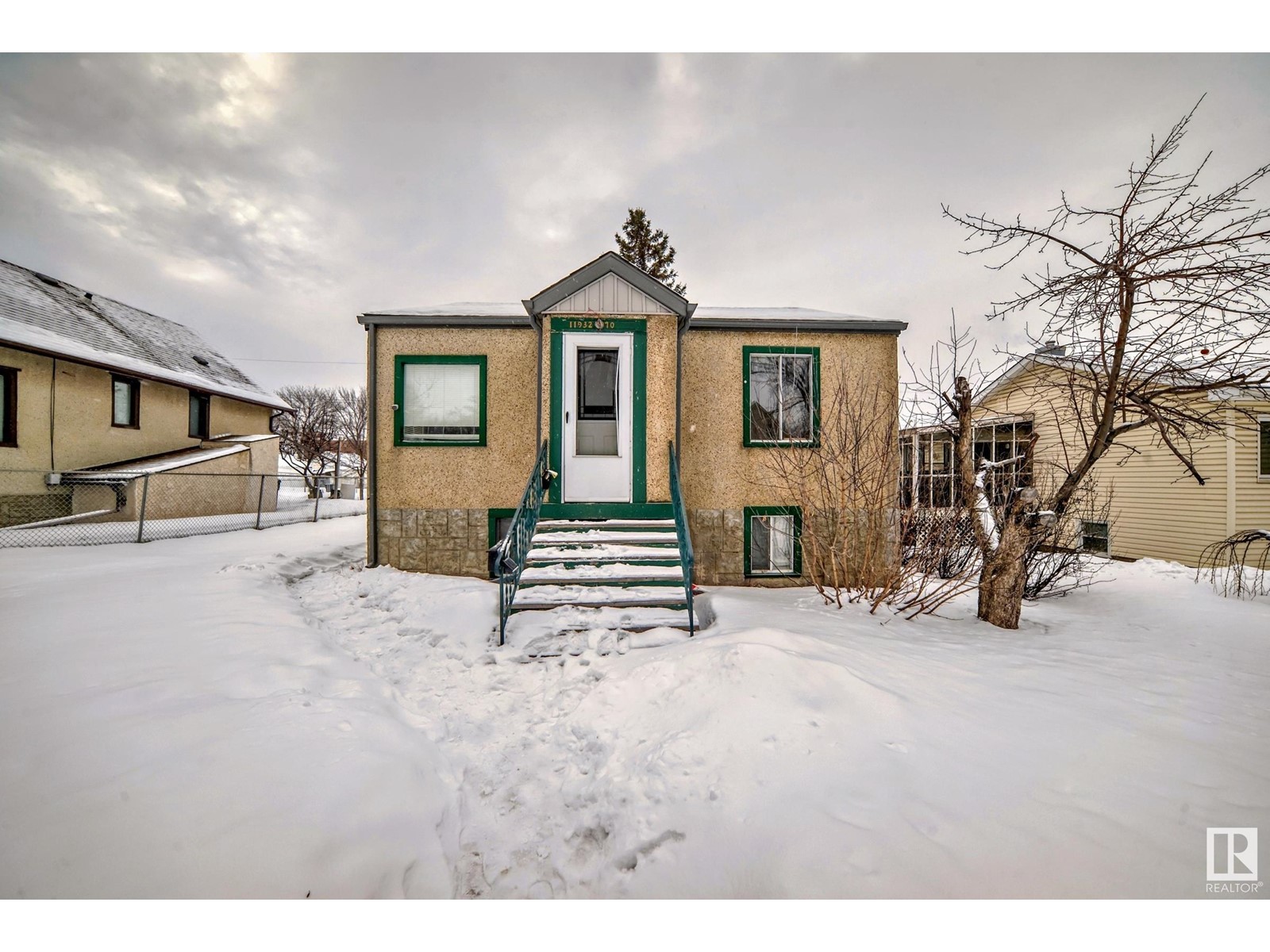 Property at 11932 70 ST NW image 2
