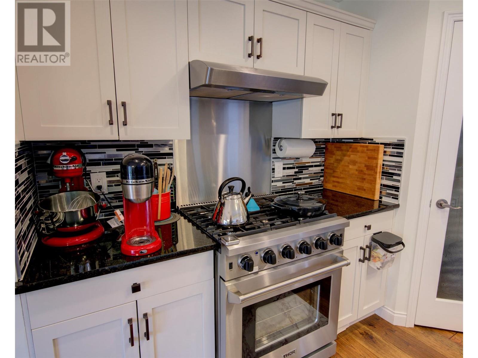 Property at 17 Kestrel Court image 3