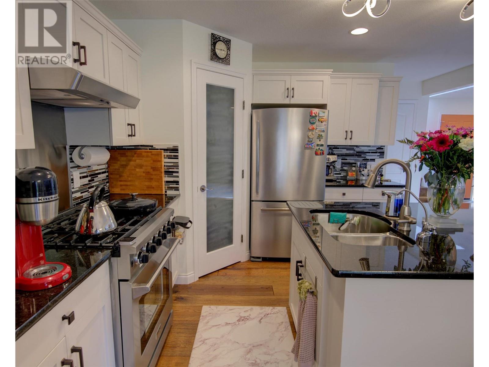 Property at 17 Kestrel Court image 5