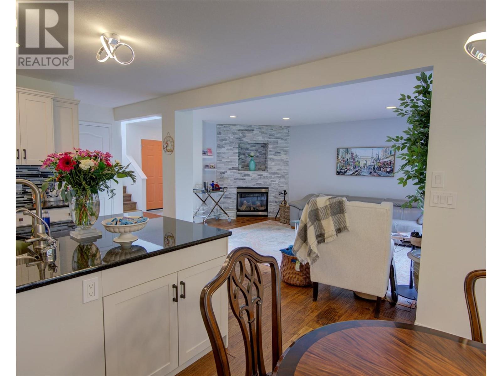 Property at 17 Kestrel Court image 1