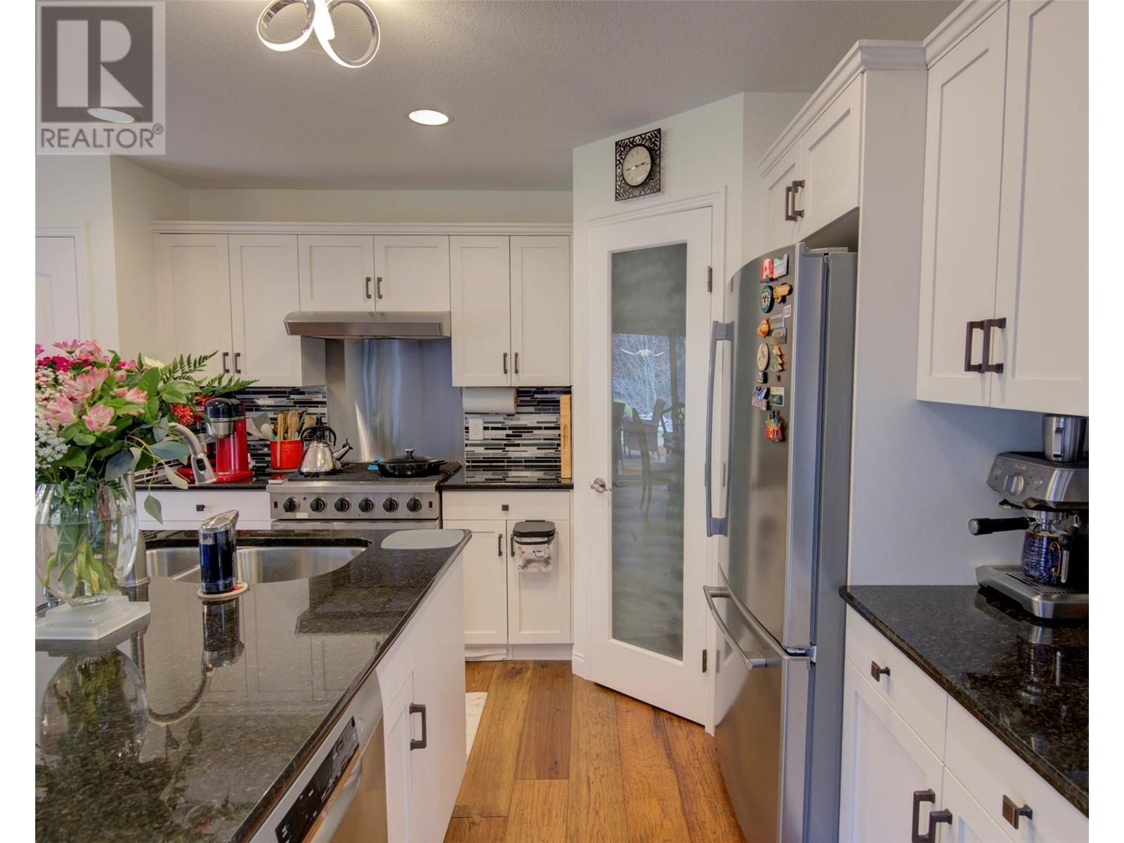 Property at 17 Kestrel Court image 4