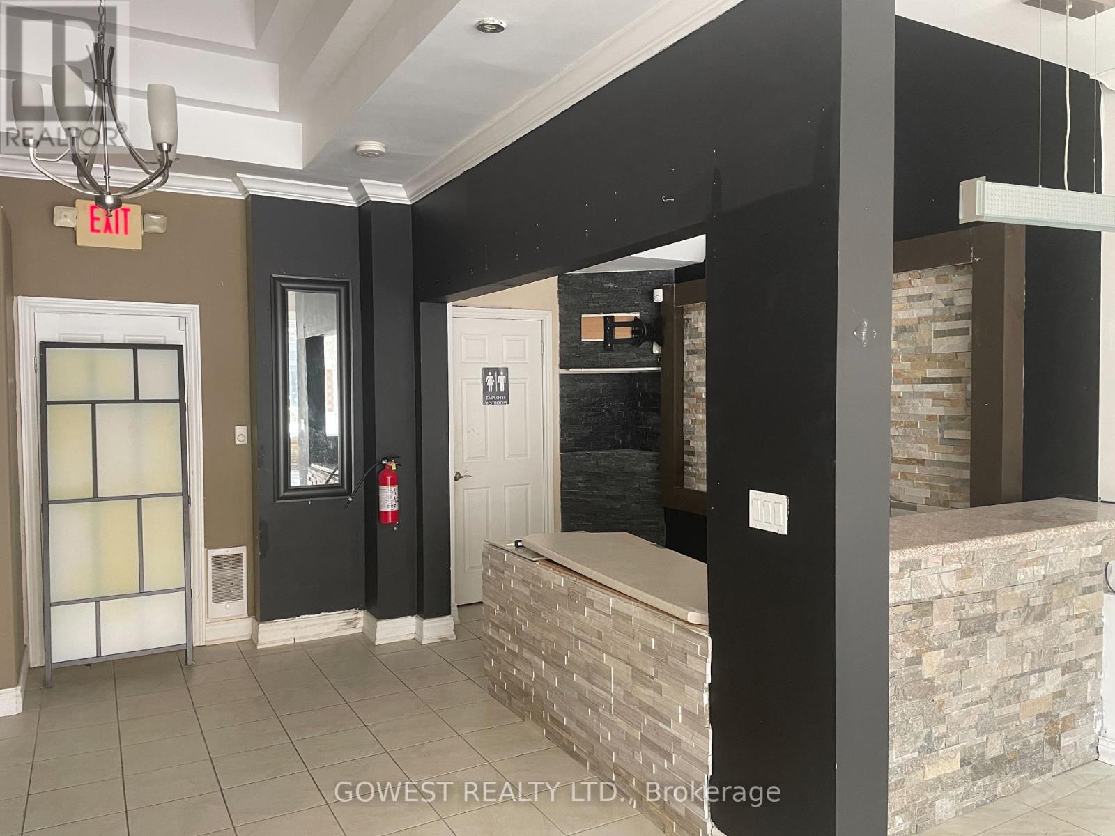 405 St.paul Street, St. Catharines, Ontario  L2R 3N1 - Photo 9 - X12060253