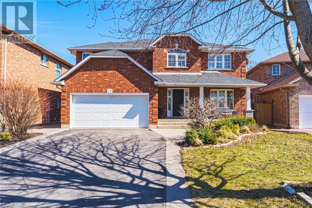 Property at 19 LIUNA Court image 2