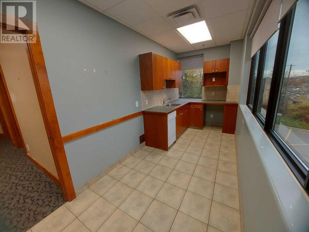 210, 4320 50 Avenue, Red Deer, Alberta  T4N 3Z6 - Photo 11 - A2172349
