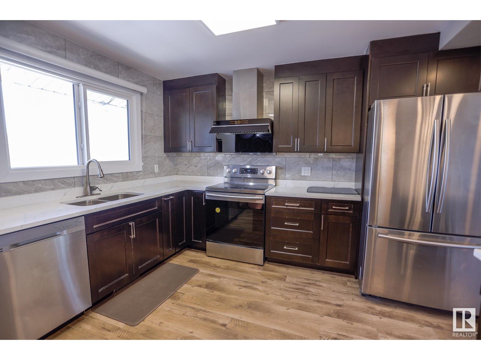 Property at 8406 149 ST NW image 5