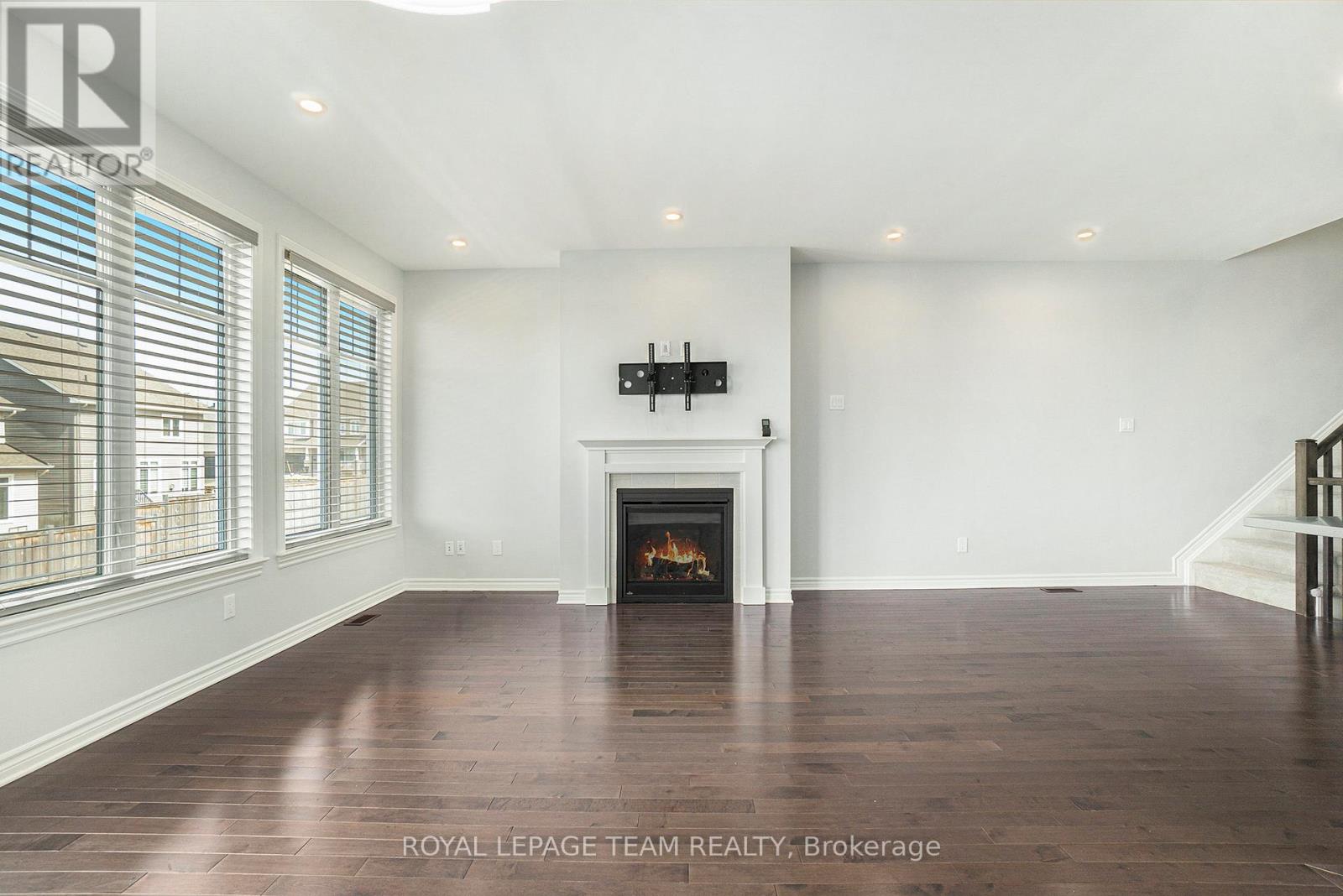 Property at 310 KANASHTAGE TERRACE image 3