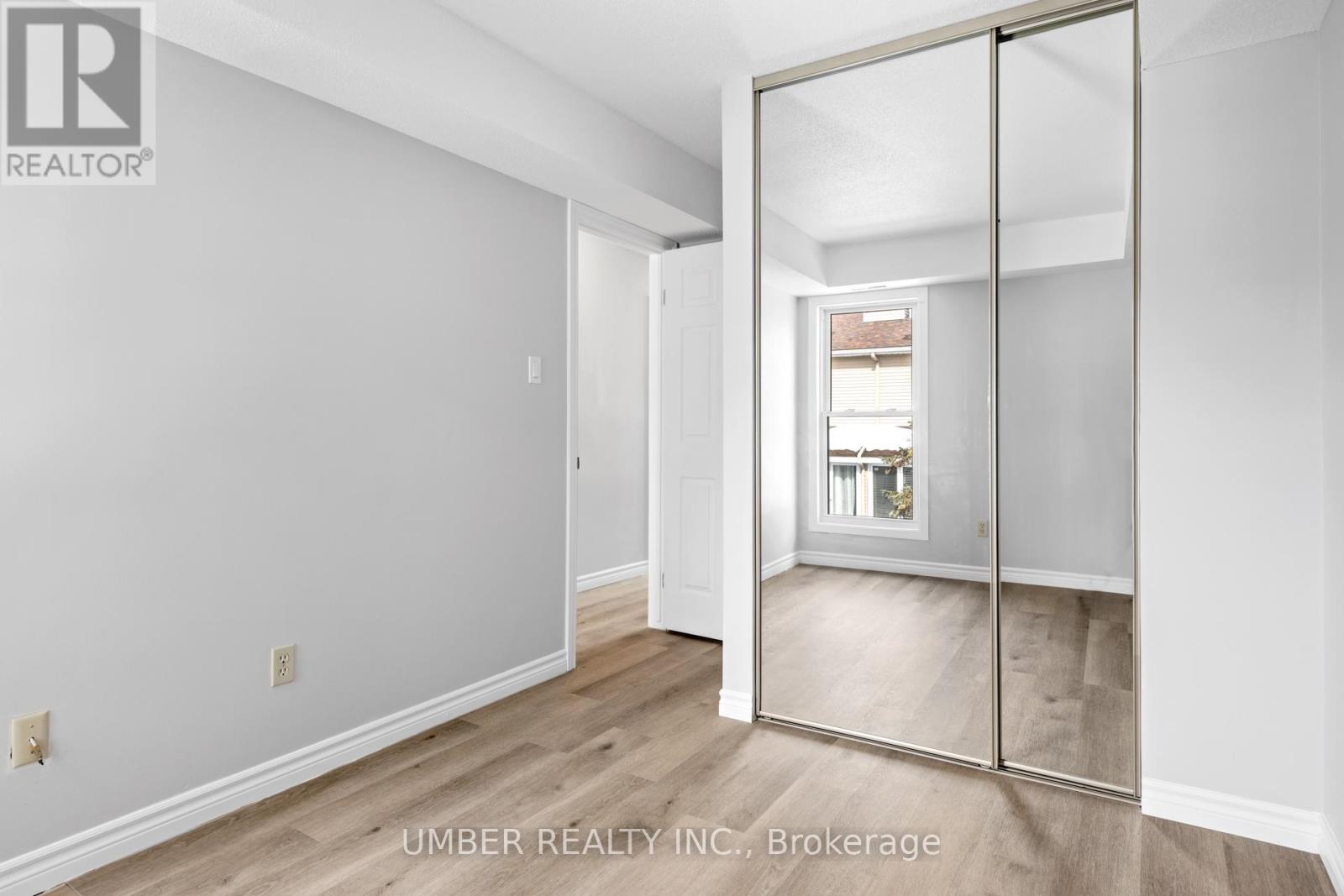 C - 207 Woodfield Drive, Ottawa, Ontario  K2G 4P2 - Photo 10 - X12060433