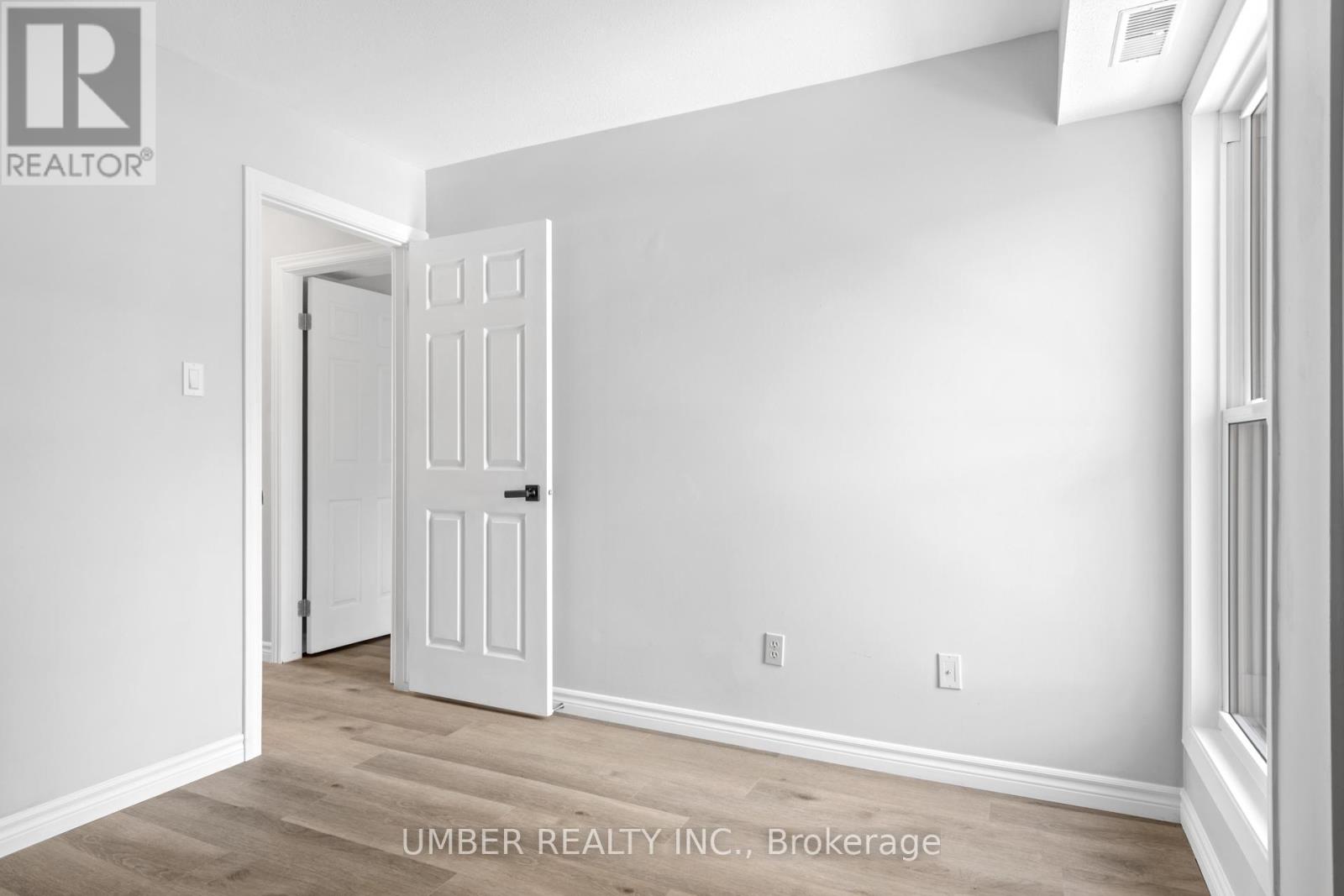 C - 207 Woodfield Drive, Ottawa, Ontario  K2G 4P2 - Photo 13 - X12060433
