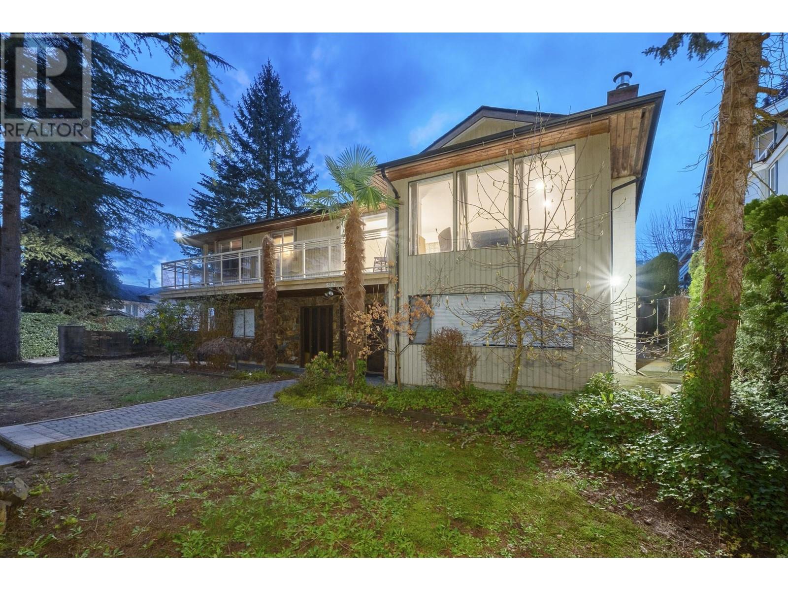 5305 EGLINTON STREET, burnaby, British Columbia