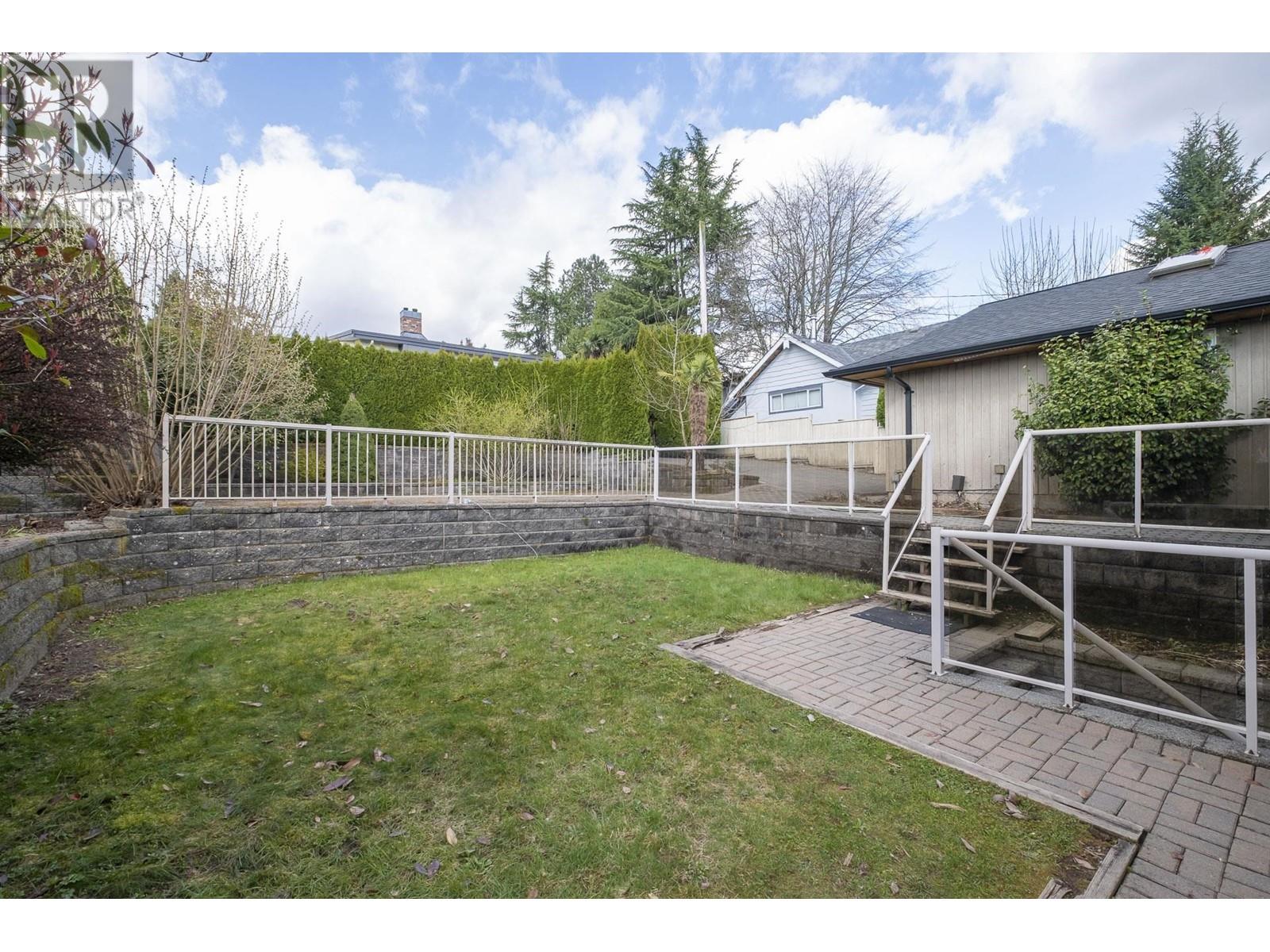 5305 Eglinton Street, Burnaby, British Columbia  V5G 2B4 - Photo 13 - R2985851