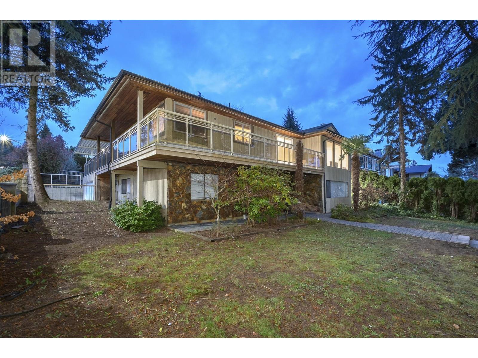 5305 Eglinton Street, Burnaby, British Columbia  V5G 2B4 - Photo 2 - R2985851