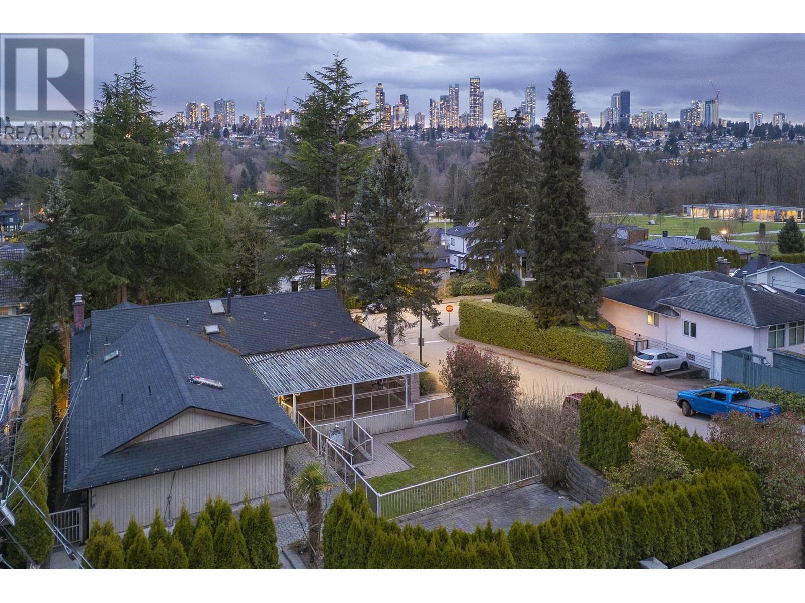 5305 Eglinton Street, Burnaby, British Columbia  V5G 2B4 - Photo 6 - R2985851